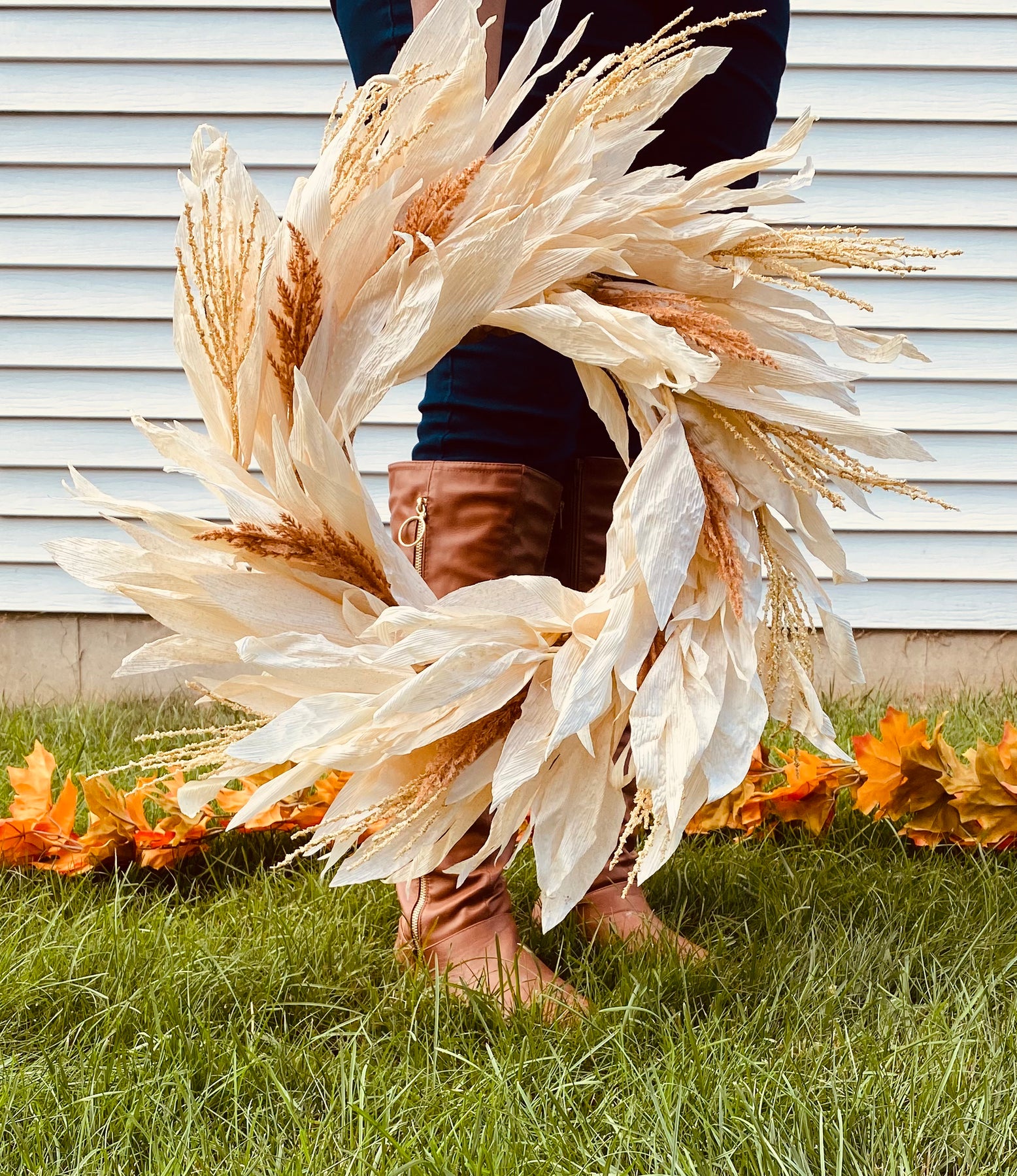 A FALL CORN HUSK WREATH - FARMHOUSE FUN